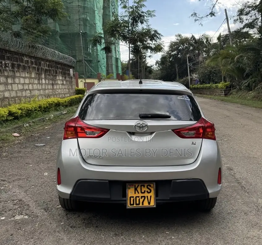 Toyota Auris 2013 Silver