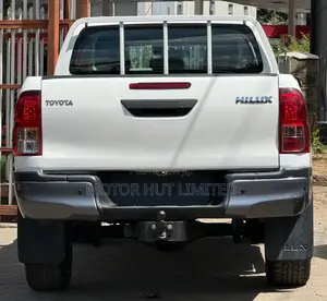 Toyota Hilux 2021 White