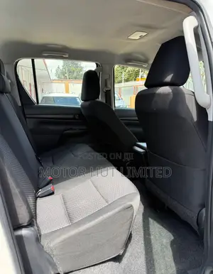 Toyota Hilux 2021 White