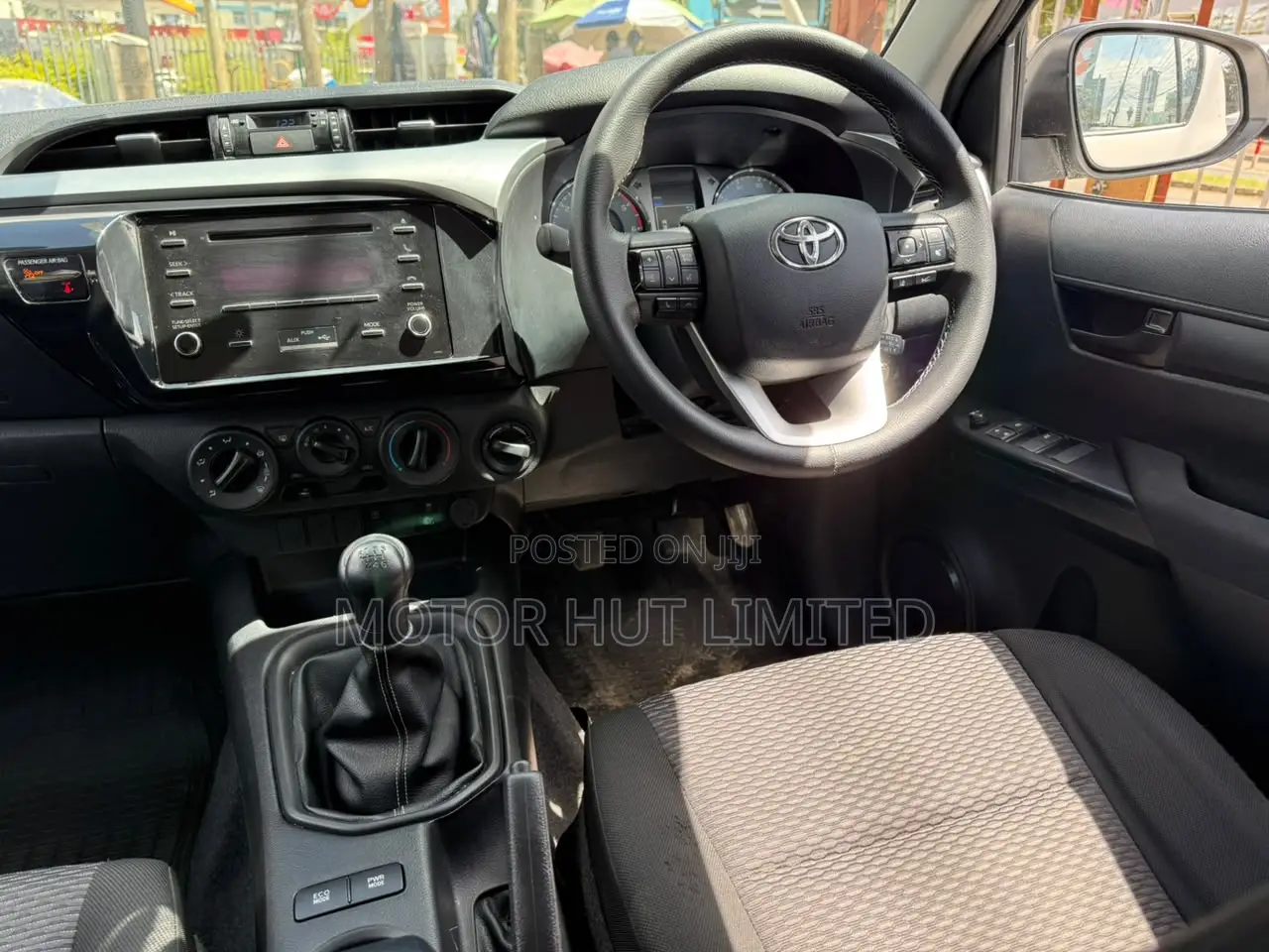 Toyota Hilux 2021 White