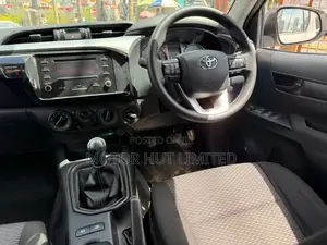Toyota Hilux 2021 White