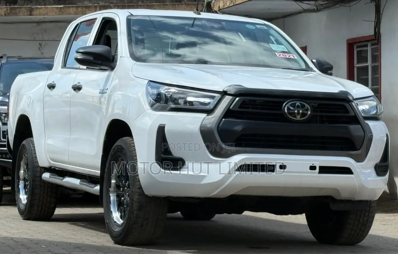 Toyota Hilux 2021 White