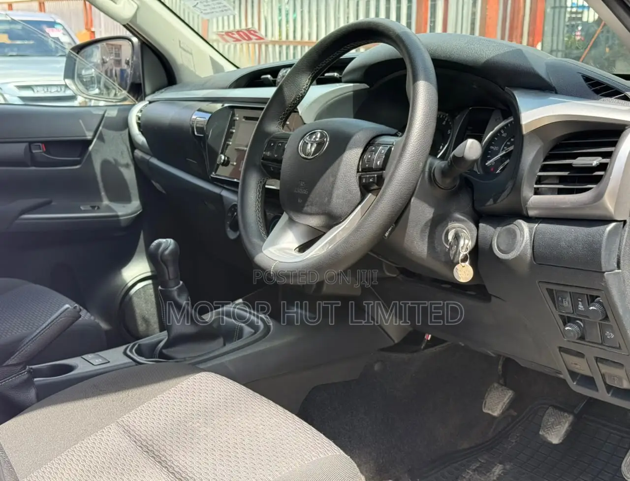 Toyota Hilux 2021 White
