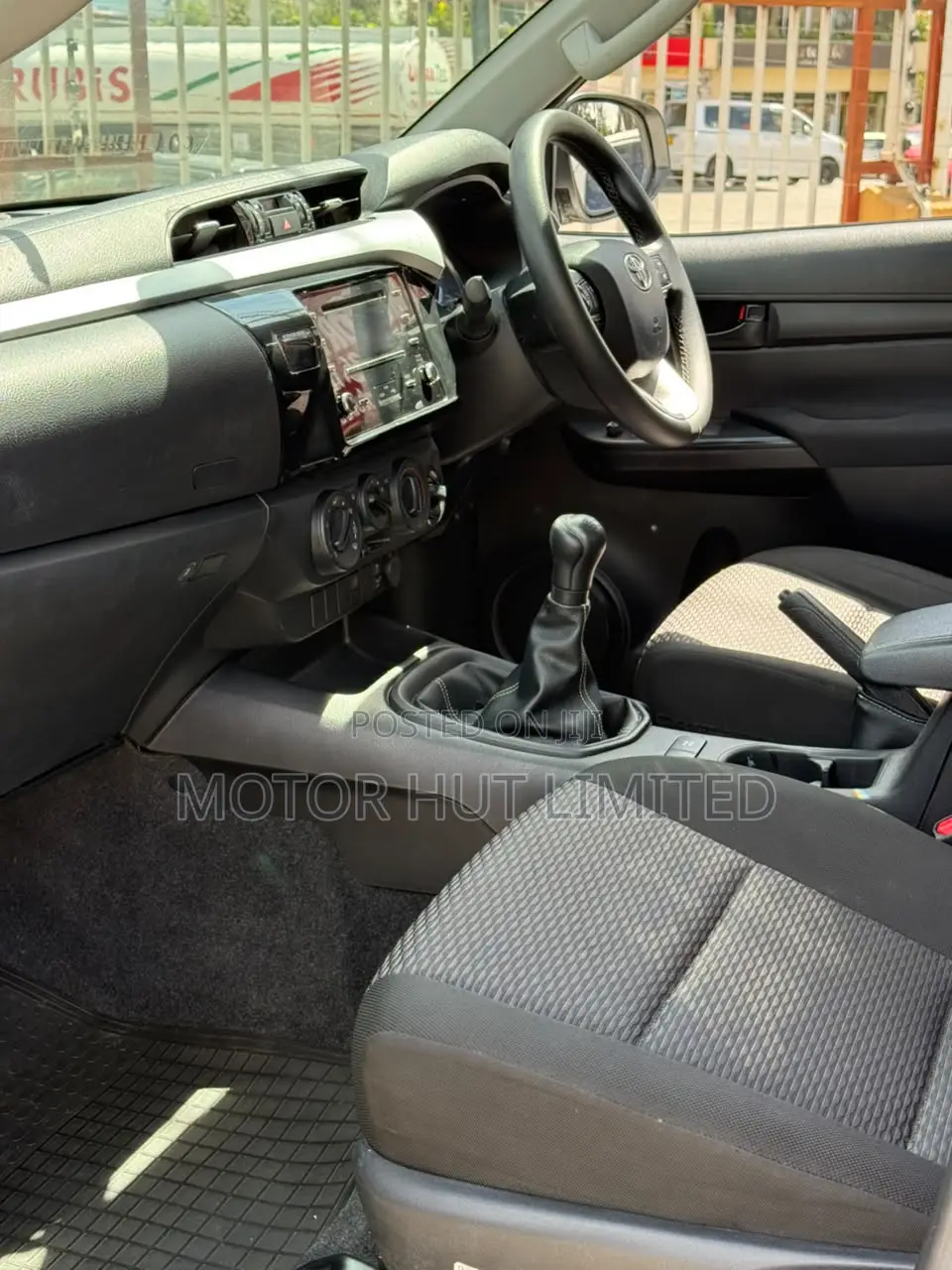 Toyota Hilux 2021 White