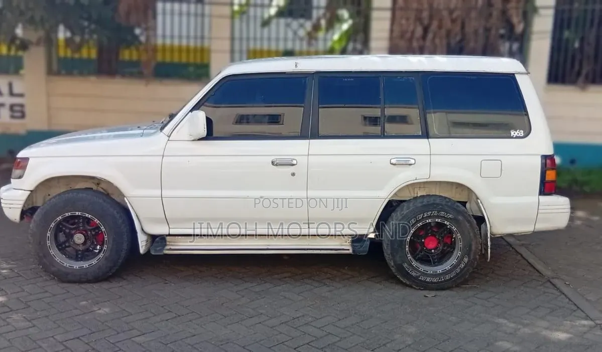 Mitsubishi Pajero 2009 White
