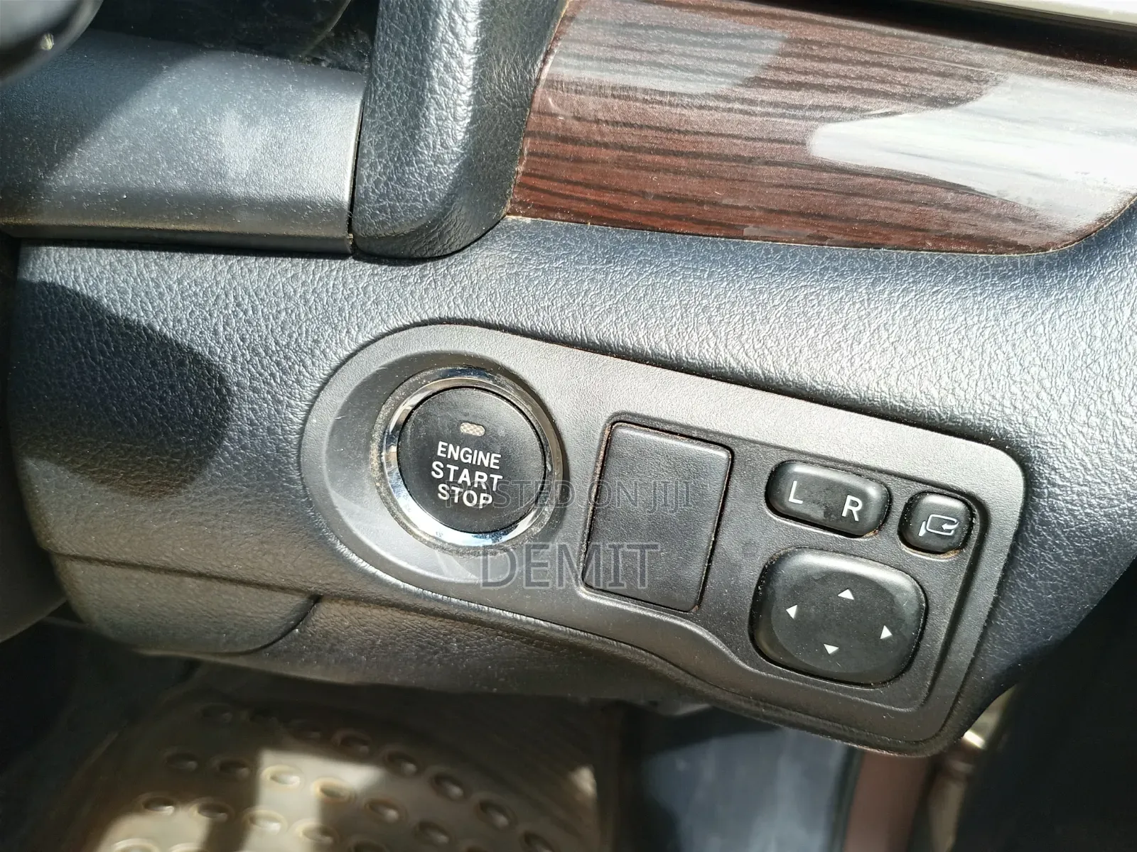 Toyota Premio 2016 Maroon