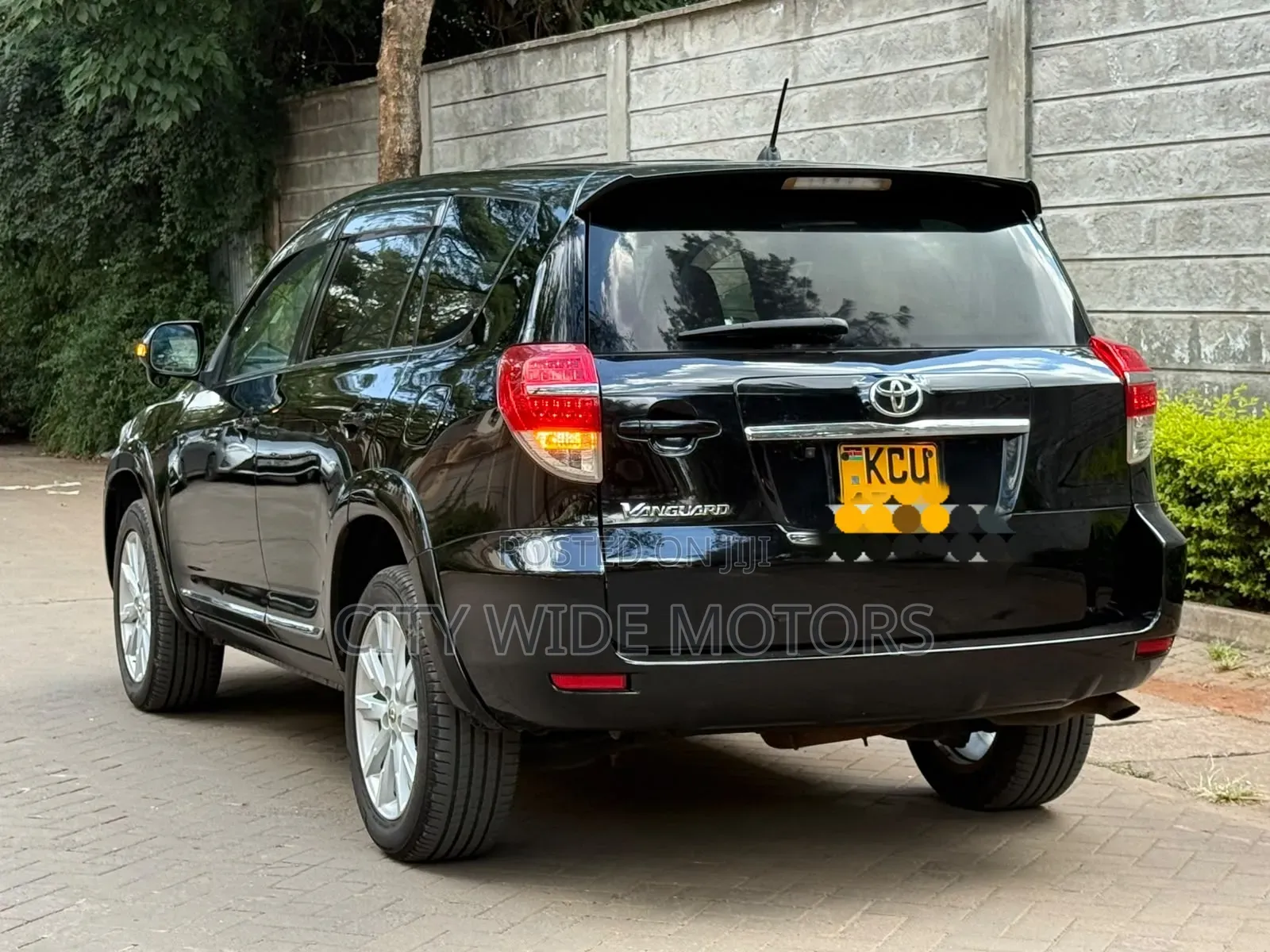 Toyota Vanguard 2012 Black