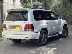 Toyota Land Cruiser 2005 White