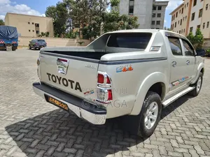 Toyota Hilux 2008 Gray