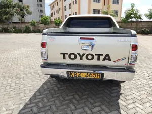 Toyota Hilux 2008 Gray