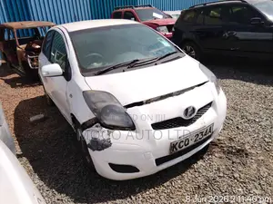 Toyota Vitz 2011 White