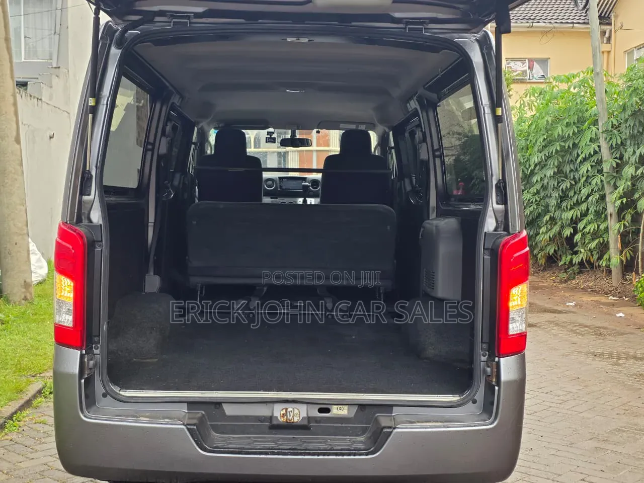Nissan NV350 2019 Gray