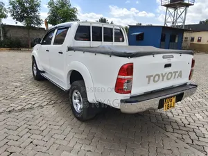 Toyota Hilux 2014 White
