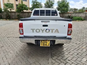 Toyota Hilux 2014 White