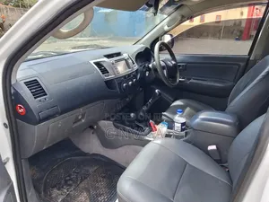 Toyota Hilux 2014 White