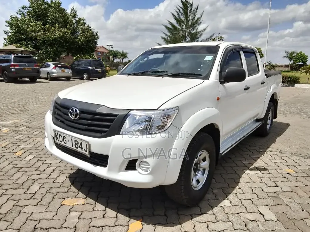 Toyota Hilux 2014 White