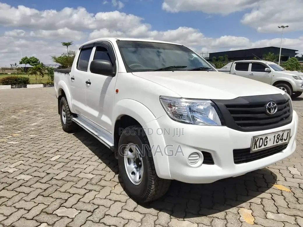 Toyota Hilux 2014 White