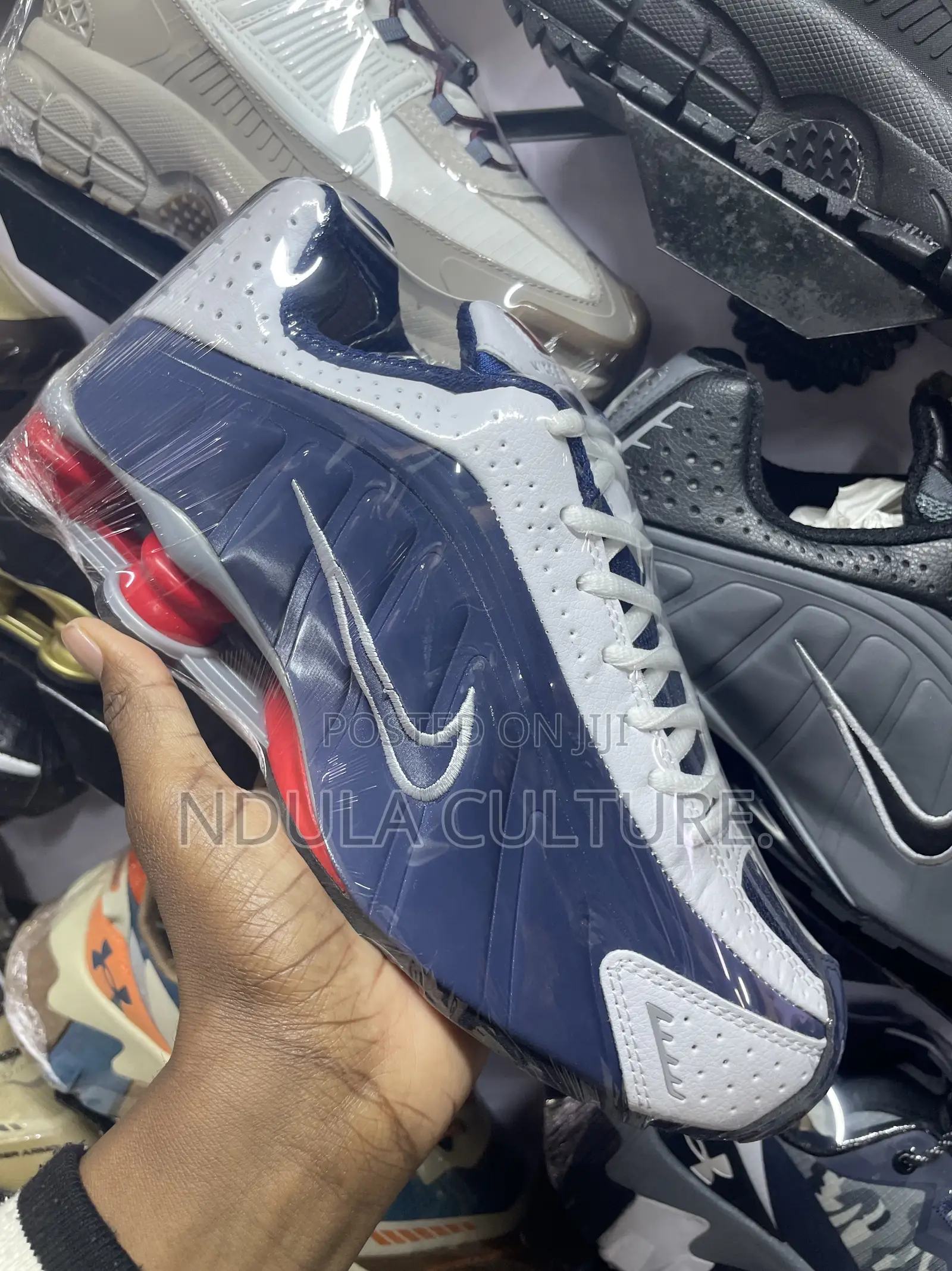 Trending Nike Shox R4