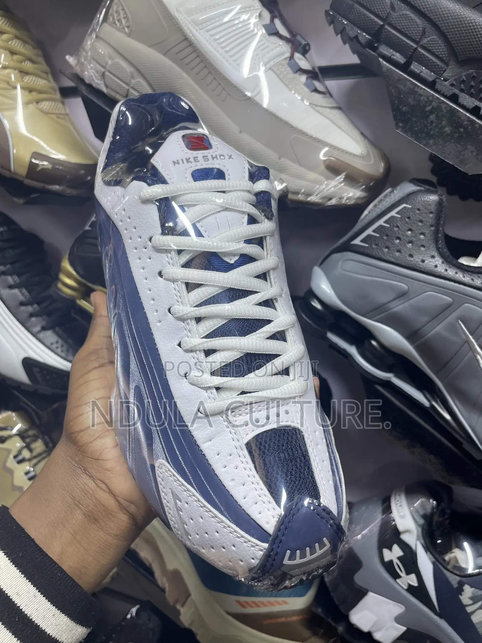 Trending Nike Shox R4