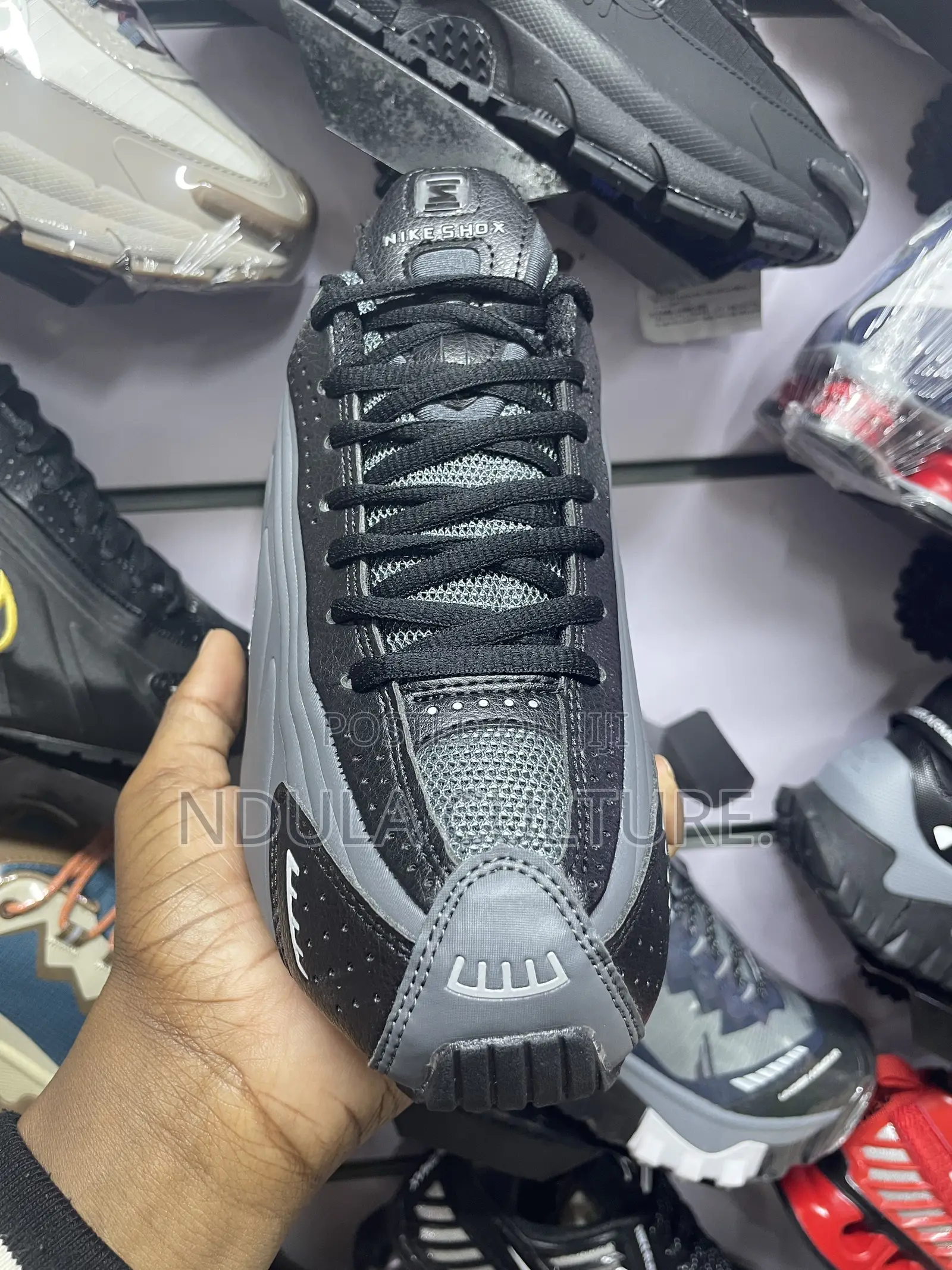Trending Nike Shox R4