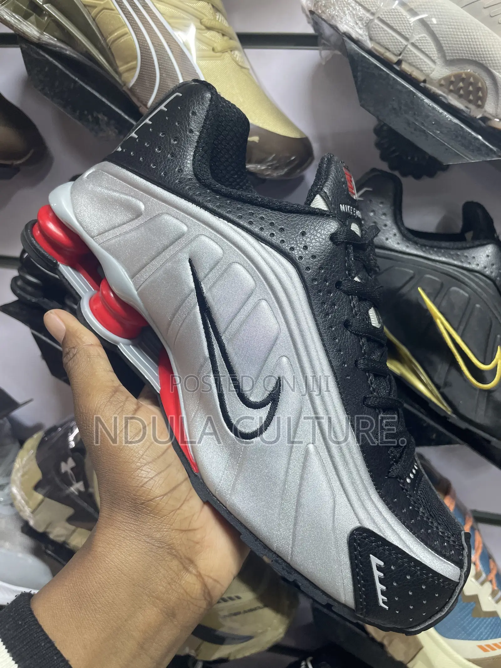 Trending Nike Shox R4