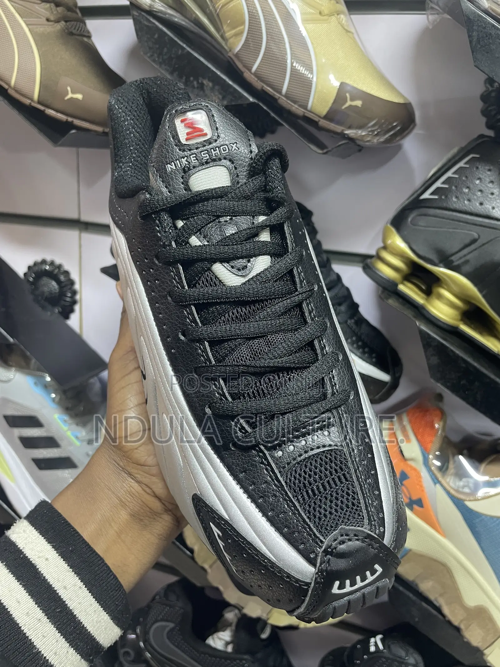 Trending Nike Shox R4