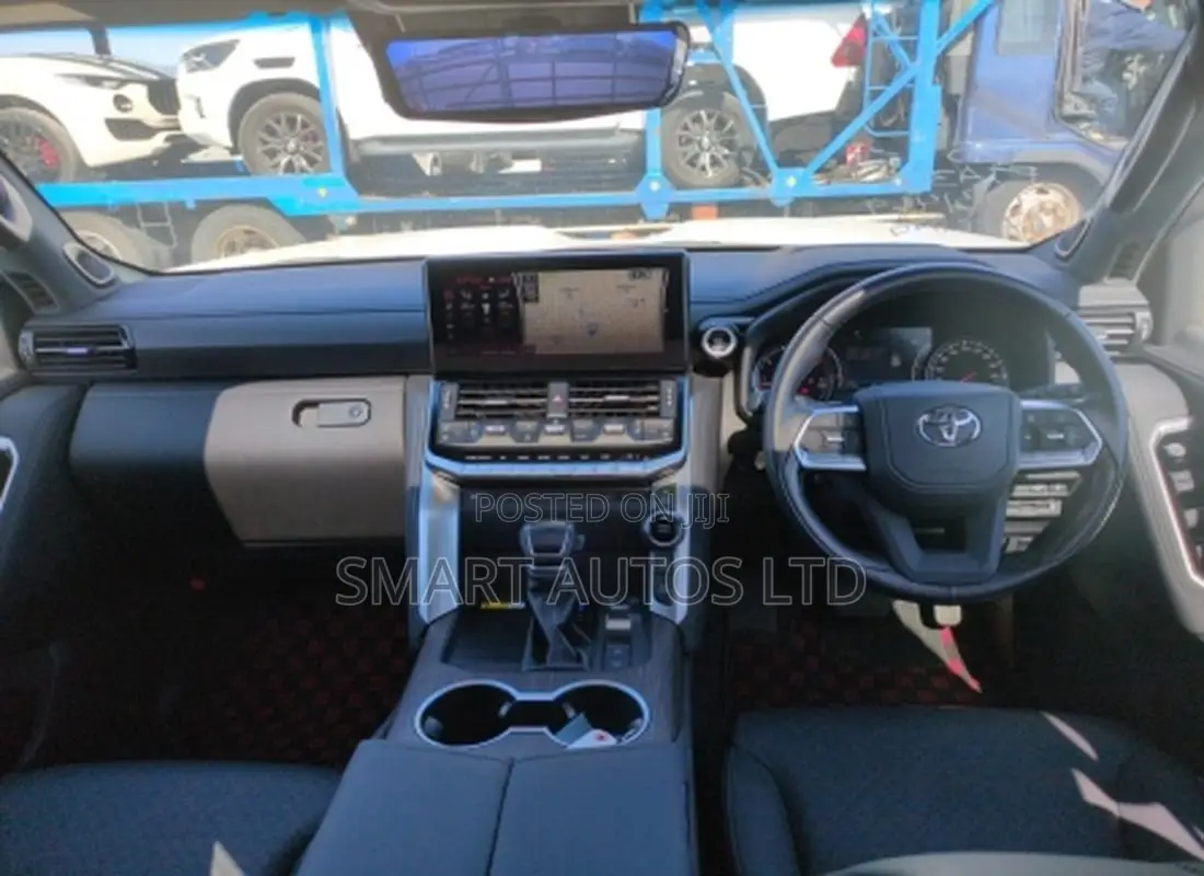 Toyota Land Cruiser LC300 2022 Off white