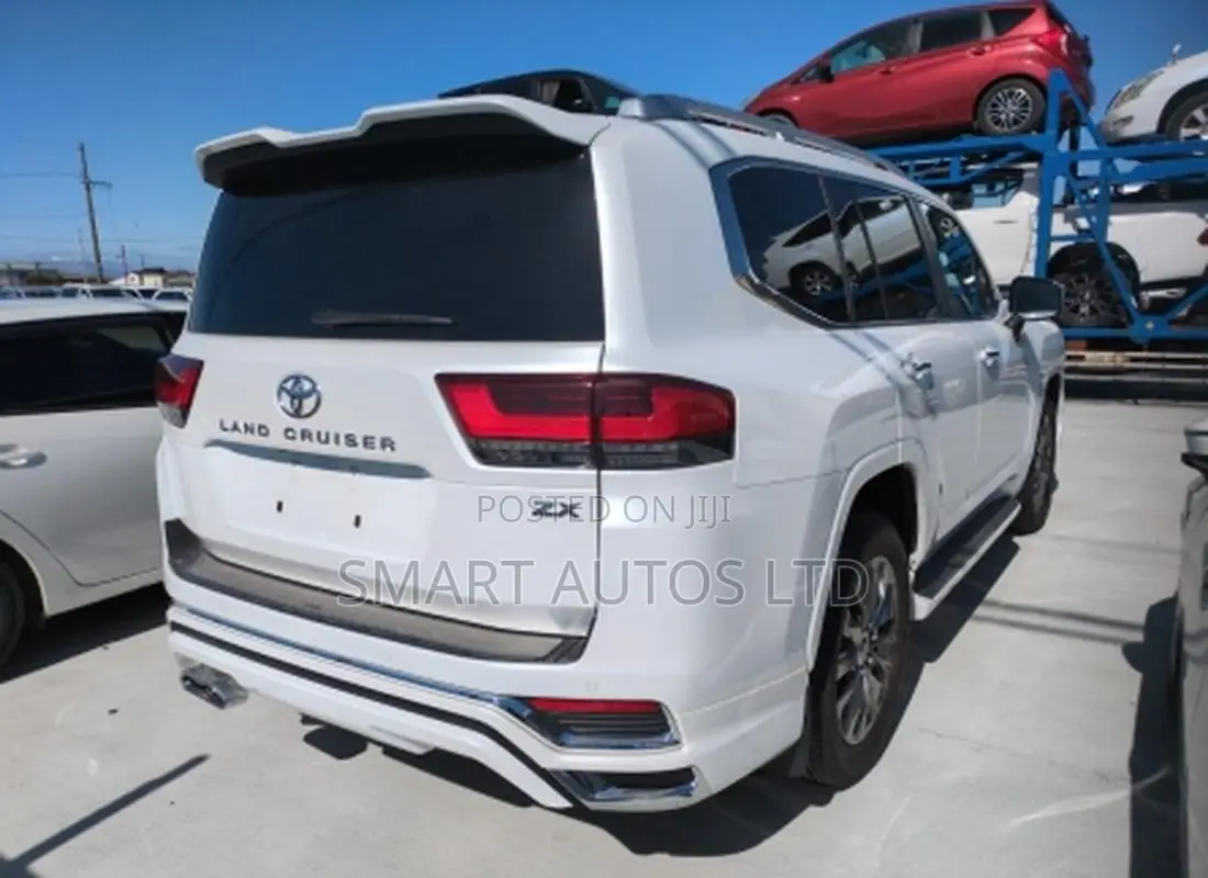 Toyota Land Cruiser LC300 2022 Off white