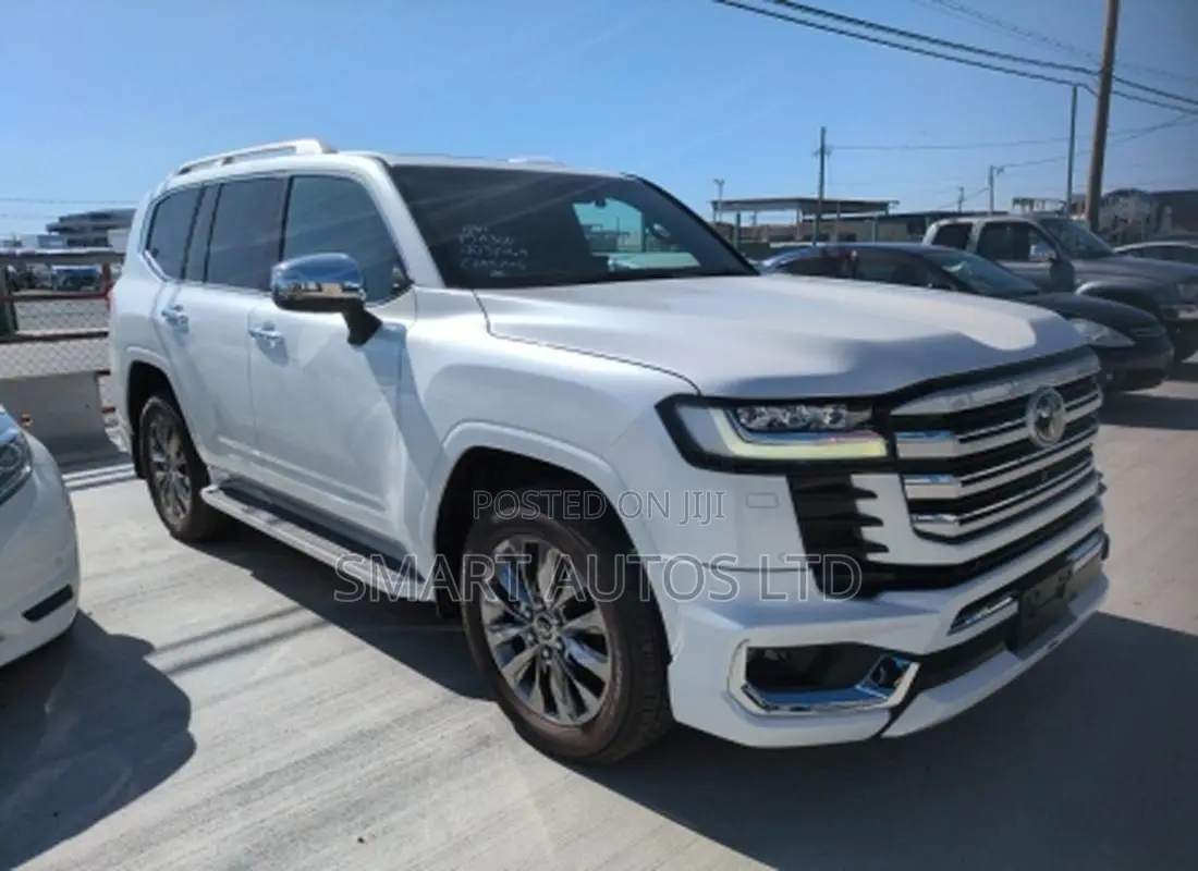 Toyota Land Cruiser LC300 2022 Off white