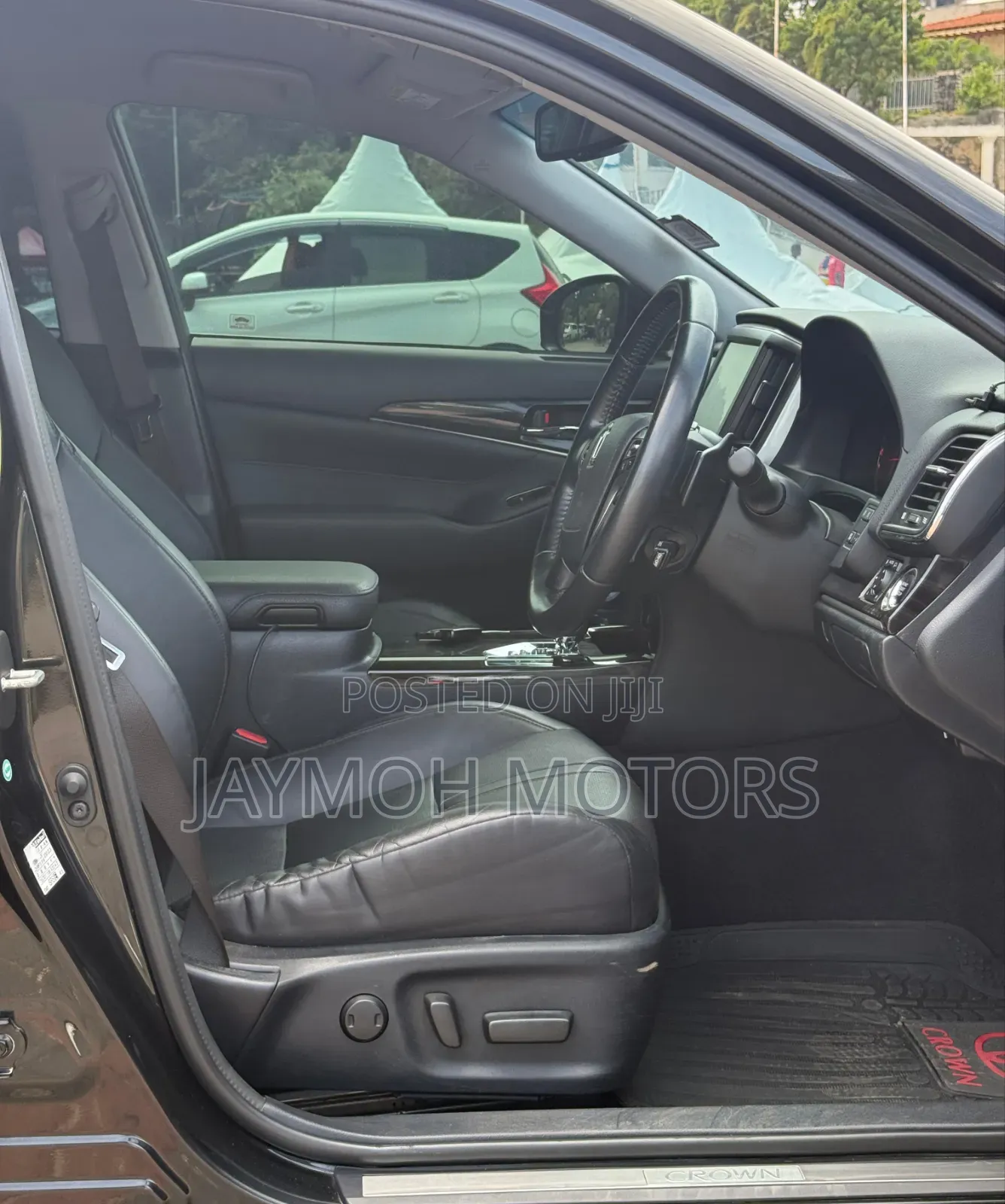 Toyota Crown 2018 Black