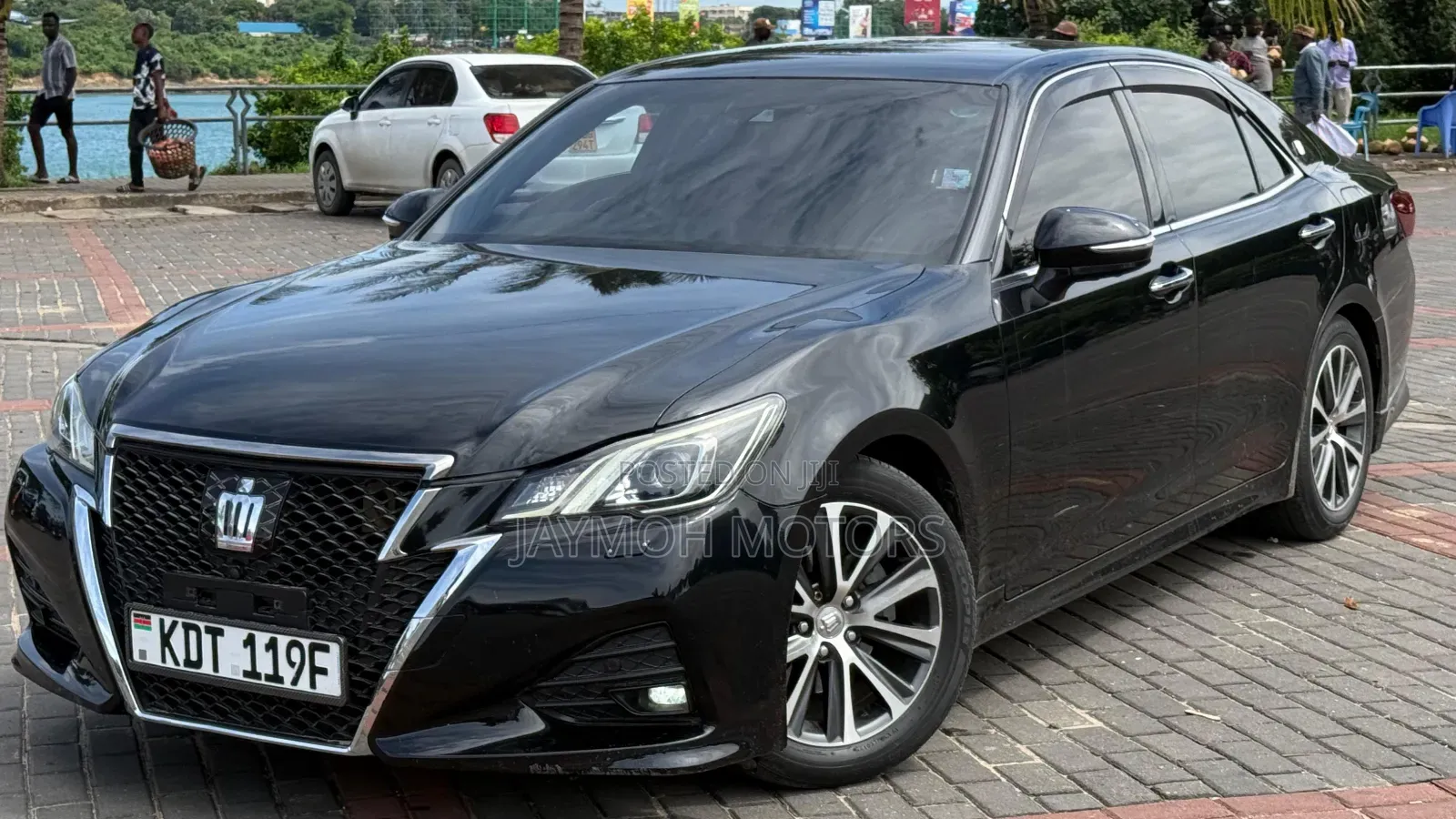 Toyota Crown 2018 Black