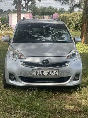 Toyota Ractis 2015 Silver
