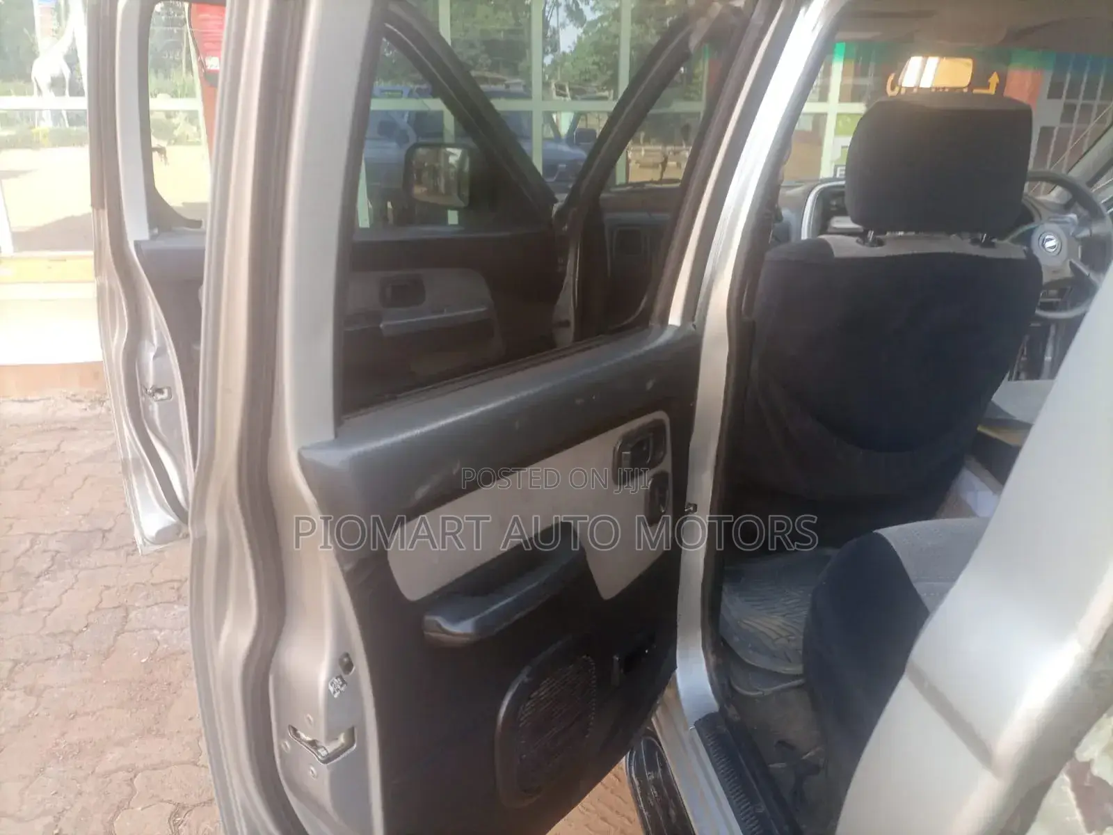 Nissan Hardbody 2009 Silver