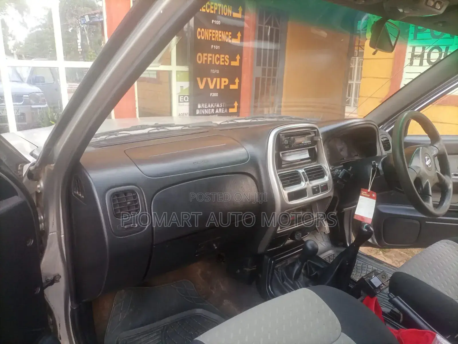 Nissan Hardbody 2009 Silver