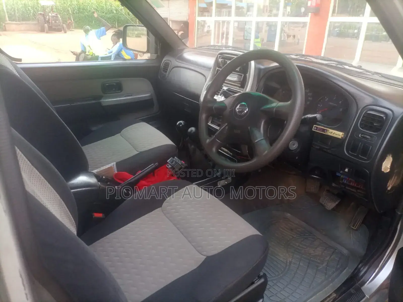 Nissan Hardbody 2009 Silver