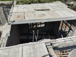 Precast Concrete Wall and Flat Roof