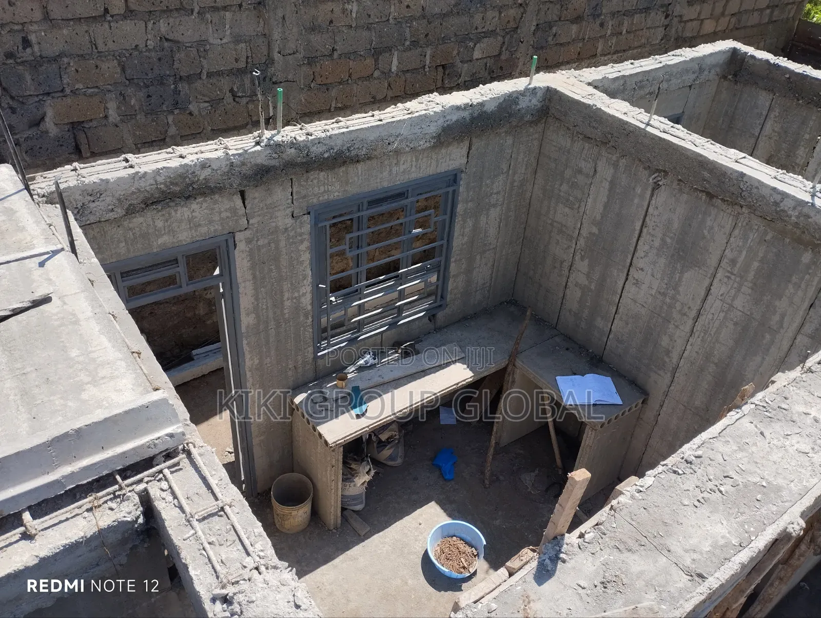 Precast Concrete Wall and Flat Roof