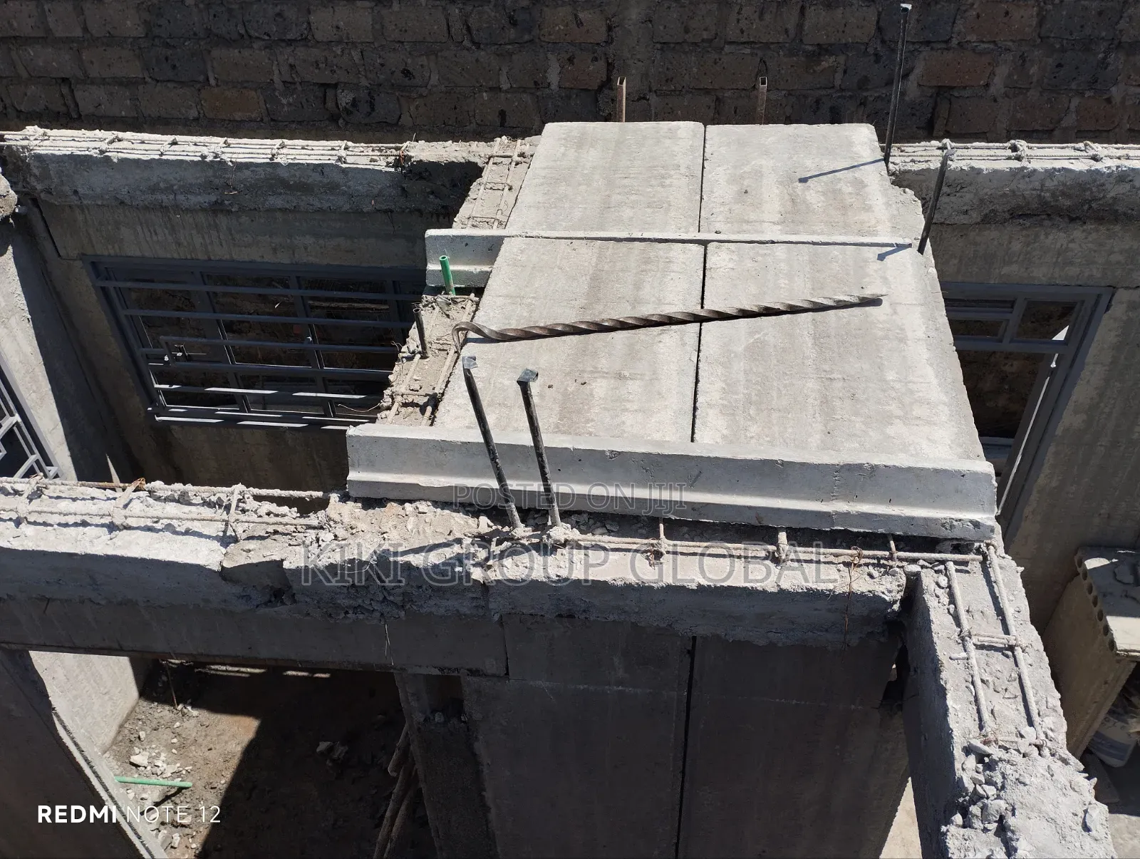 Precast Concrete Wall and Flat Roof