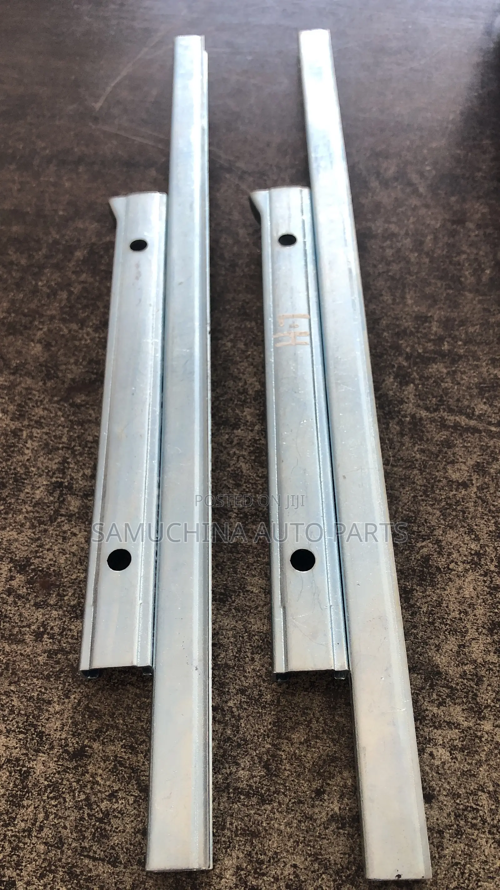 Rear Door Glass Holder {Steel } Toyota Fielder 141