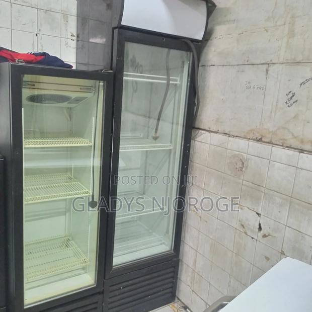 Affordable (650l) Display Chiller, - thumbnail 3