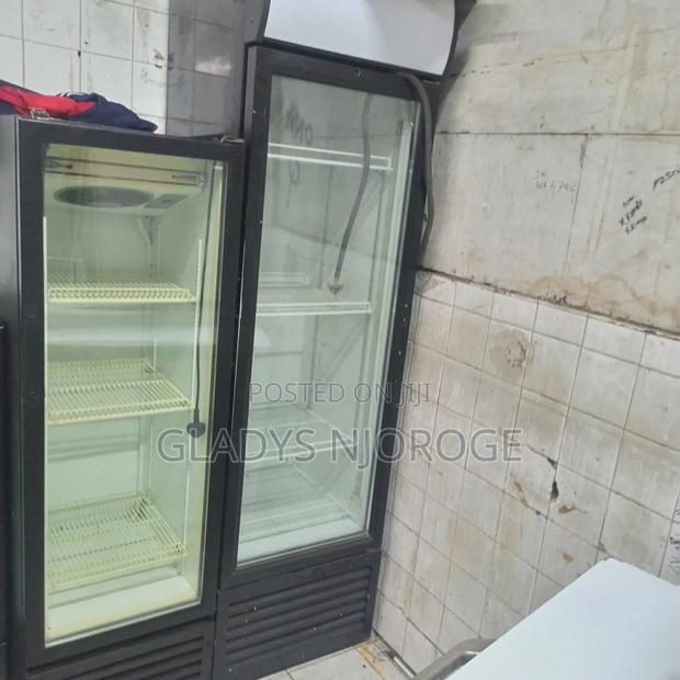 Affordable (650l) Display Chiller, - thumbnail 4
