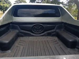 Toyota Hilux 2008 Gold