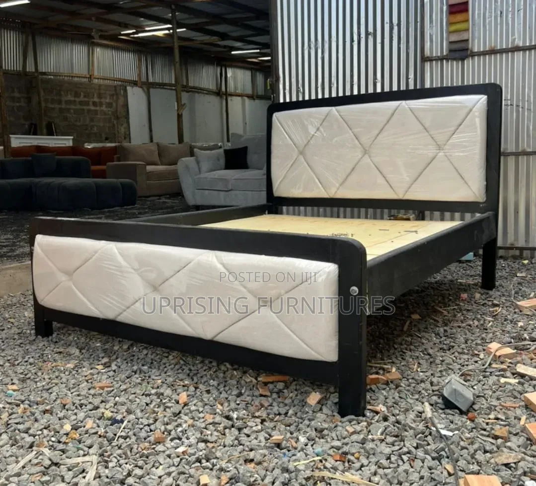 Mocket Bed With Blackframe