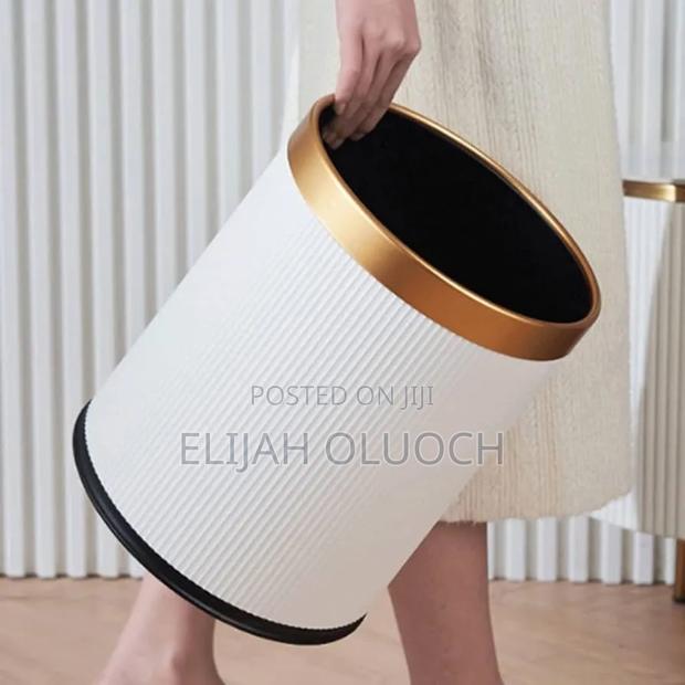 12l Cylindrical Exquisite Plastic Trash Can/ Dustbin - thumbnail 3