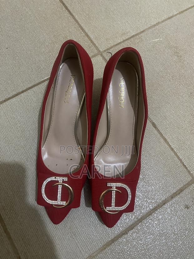 Carens Shoes