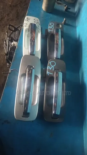 Xtrail Nt30 Door Handles