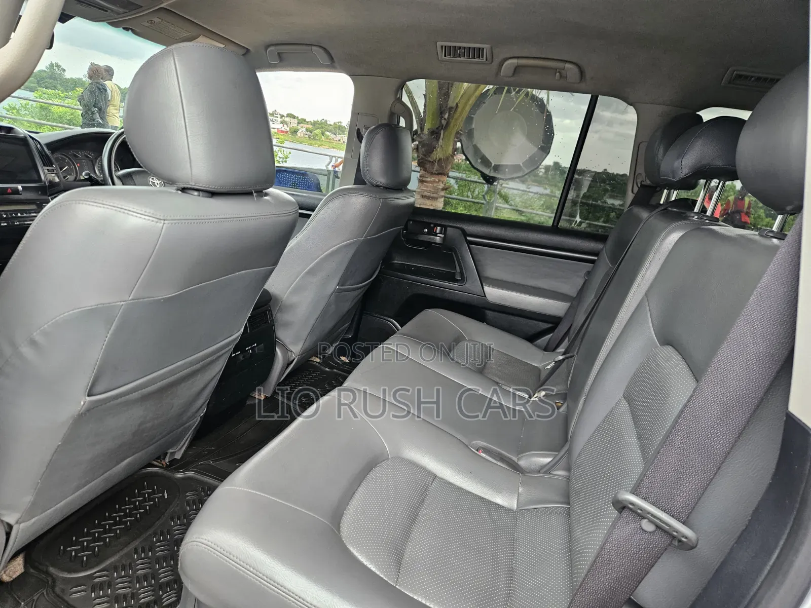 Toyota Land Cruiser 2010 Silver