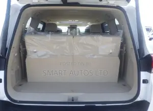 Toyota Land Cruiser LC300 2023 White