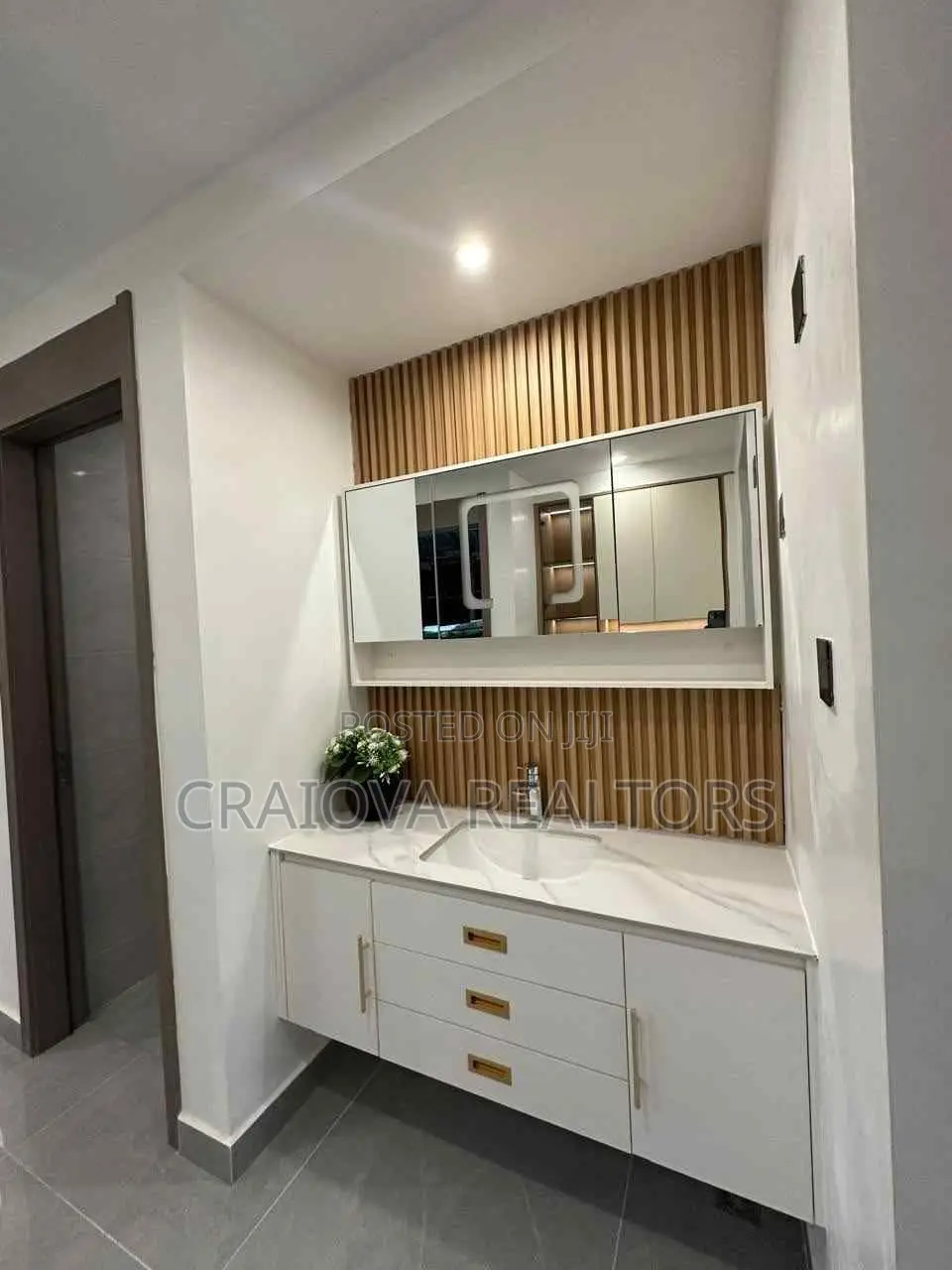 3bdrm Apartment in Valley Arcade for sale