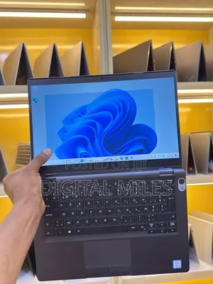 Laptop Dell Latitude 5300 8GB Intel Core i7 SSD 256GB